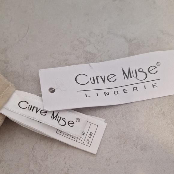 Cream and Navy Blue Lace Overlay Full-Coverage Bra. 36C. No Padding - Picture 4 of 5